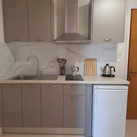 Pensionat The Red Dragon Dassia (Corfu)