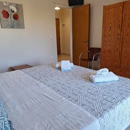 Guest house The Red Dragon *