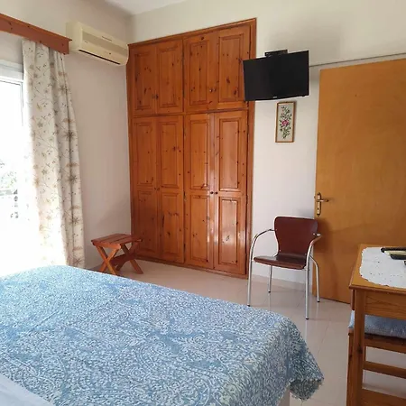 Guest house The Red Dragon *