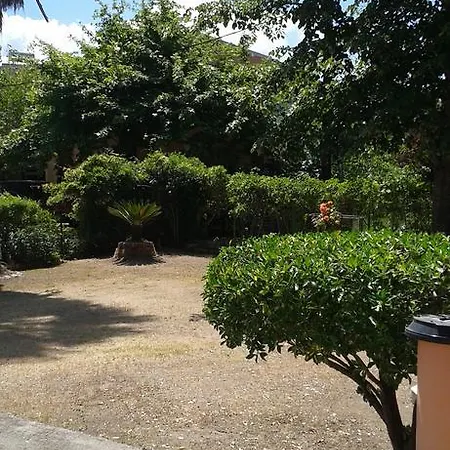 The Red Dragon Guest house Dassia (Corfu)
