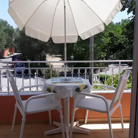 Guest house The Red Dragon Dassia (Corfu)