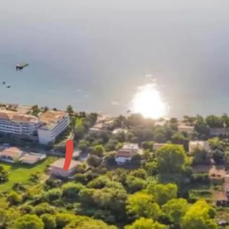 ο κόκκινος δράκος Πανσιόν *