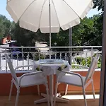 Konukevi The Red Dragon Exclusive Dassia (Corfu)